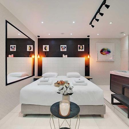 Intimate Apartment With Air Conditioner & Jacuzzi 2Br 6P Montmartre París Exterior foto