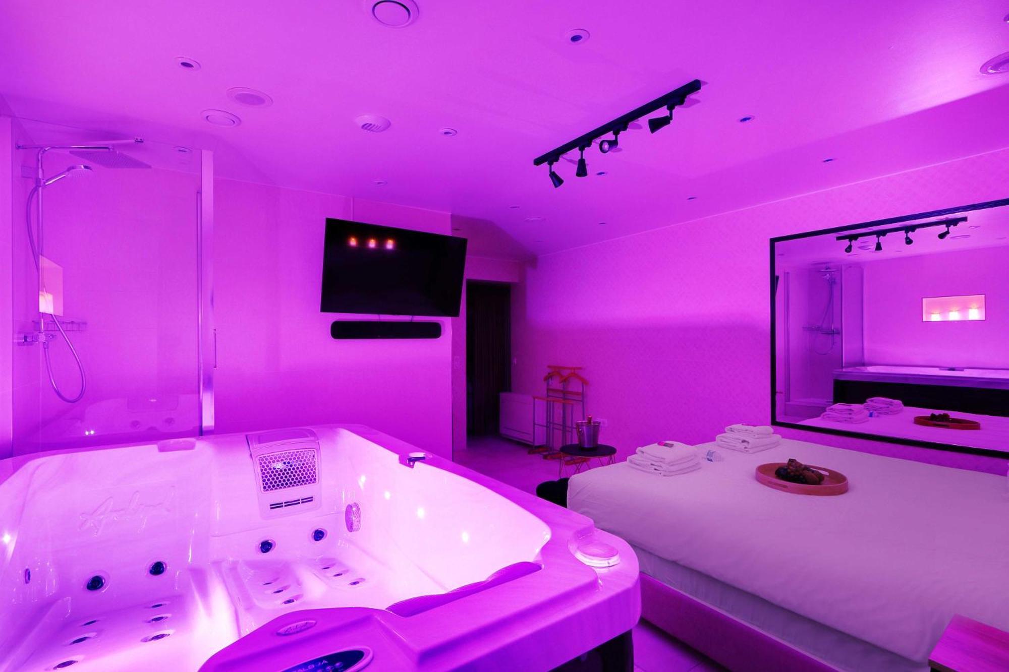 Intimate Apartment With Air Conditioner & Jacuzzi 2Br 6P Montmartre París Exterior foto