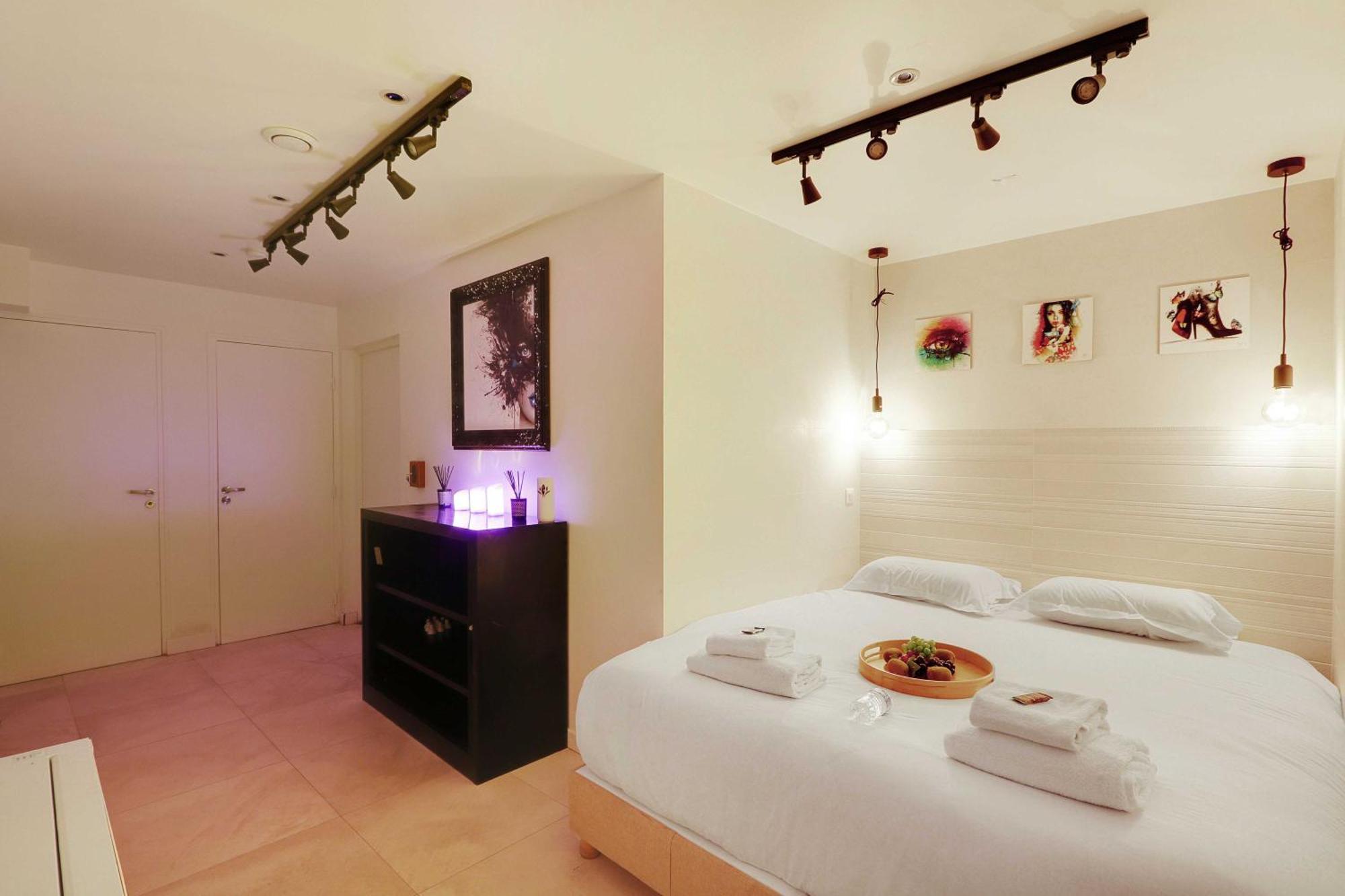 Intimate Apartment With Air Conditioner & Jacuzzi 2Br 6P Montmartre París Exterior foto
