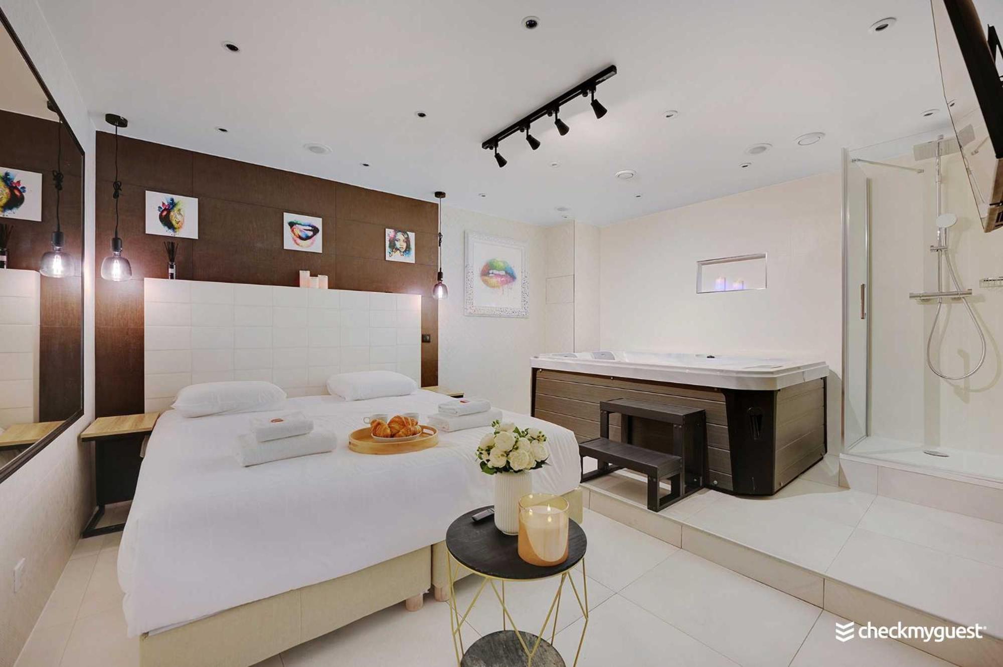 Intimate Apartment With Air Conditioner & Jacuzzi 2Br 6P Montmartre París Exterior foto