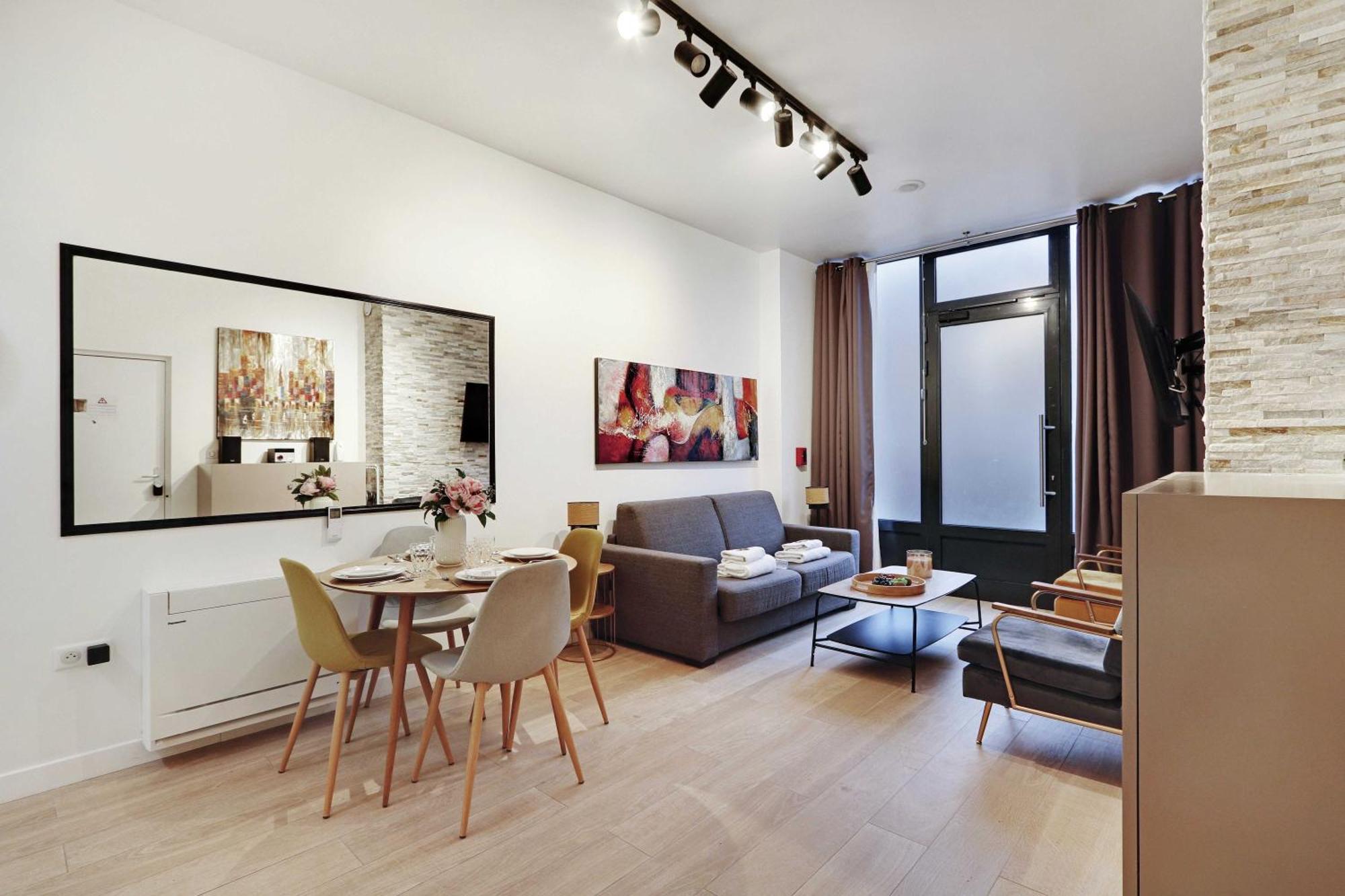 Intimate Apartment With Air Conditioner & Jacuzzi 2Br 6P Montmartre París Exterior foto