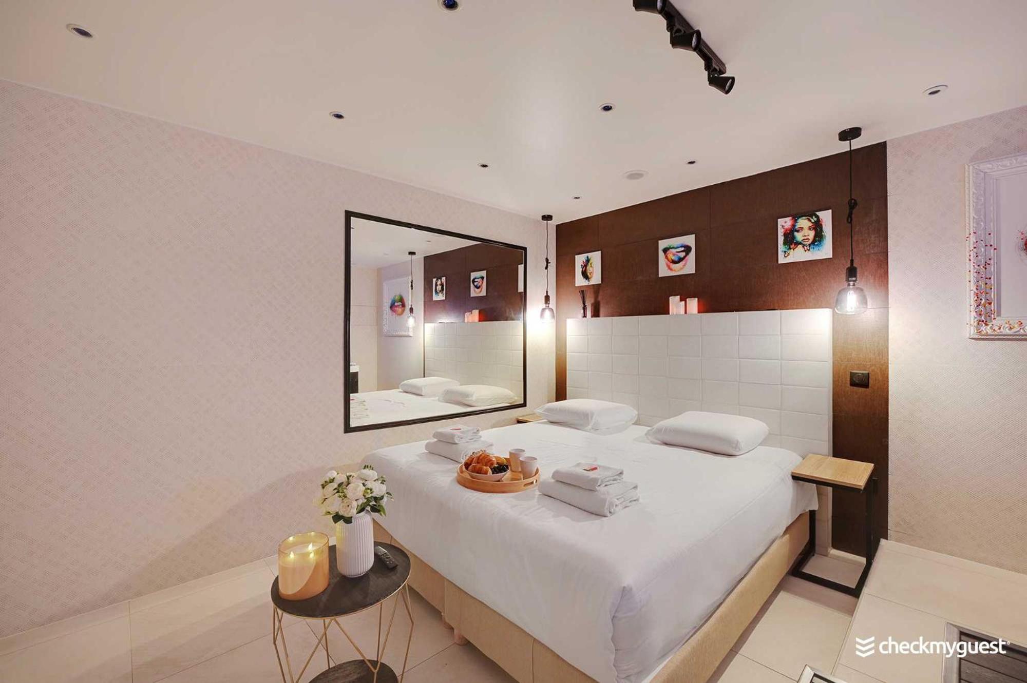Intimate Apartment With Air Conditioner & Jacuzzi 2Br 6P Montmartre París Exterior foto