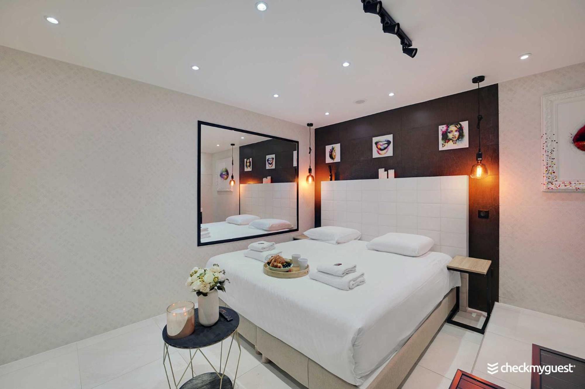Intimate Apartment With Air Conditioner & Jacuzzi 2Br 6P Montmartre París Exterior foto