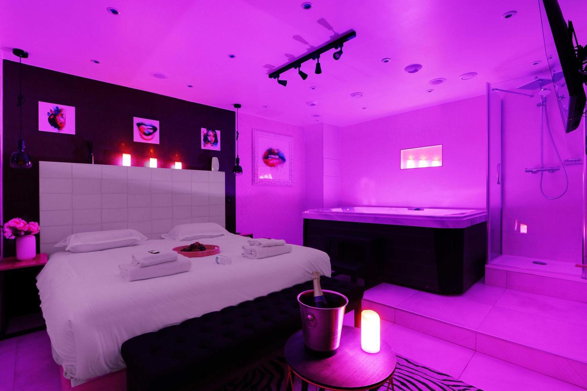 Intimate Apartment With Air Conditioner & Jacuzzi 2Br 6P Montmartre París Exterior foto