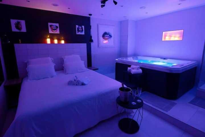 Intimate Apartment With Air Conditioner & Jacuzzi 2Br 6P Montmartre París Exterior foto