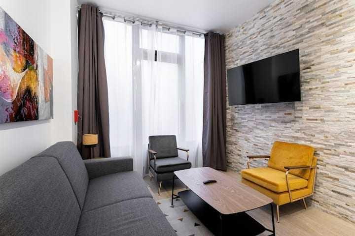 Intimate Apartment With Air Conditioner & Jacuzzi 2Br 6P Montmartre París Exterior foto